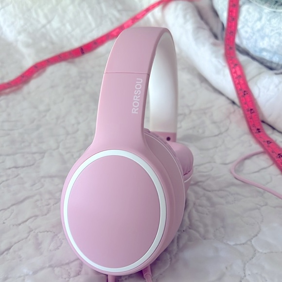 Soft Head Phones Pink padded Soft Over the Top and the Ears Adjustable Long Cord - Picture 3 of 7